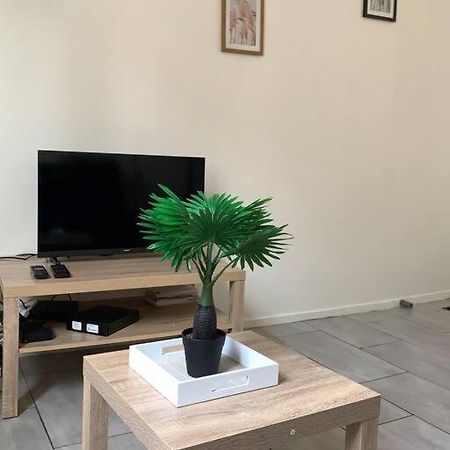 Jolie Studio En Centre Ville Шатору Экстерьер фото