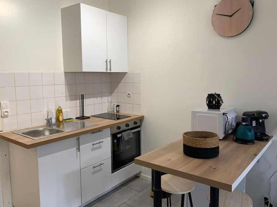 Jolie Studio En Centre Ville Шатору Экстерьер фото
